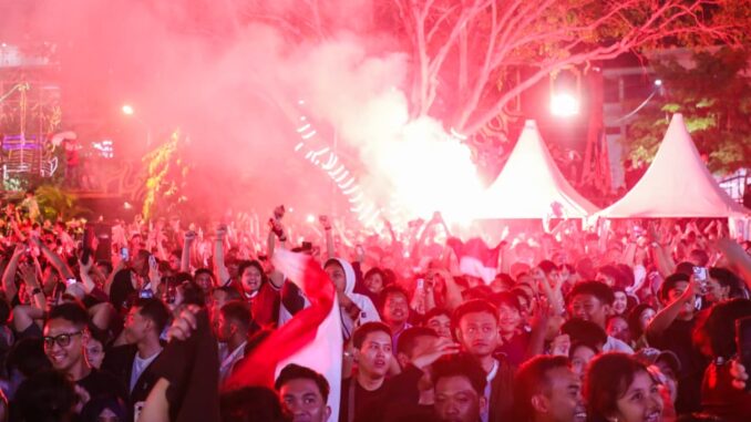 Timnas Indonesia sabet gelar Juara FIFA ASEAN Cup 2026 usai tekuk Thailand. Lautan manusia dan euforia pecah saat nobar di Kantor Gubernur Jateng.