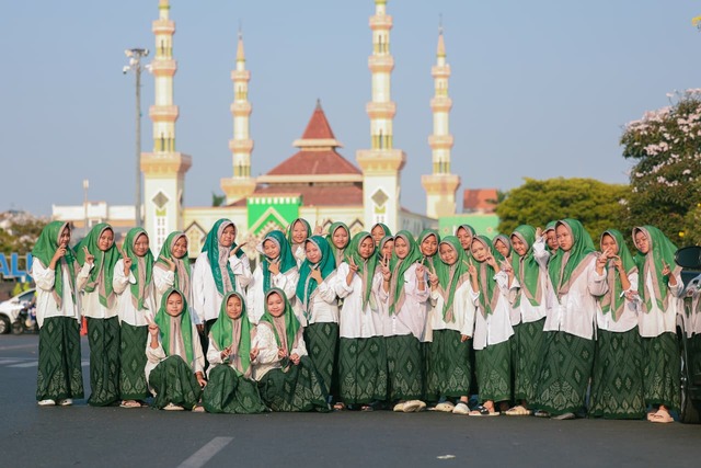Pemprov Jateng perkuat dukungan untuk 5.400 pesantren di Jateng lewat Beasiswa Pesantren Obah dan insentif guru agama.