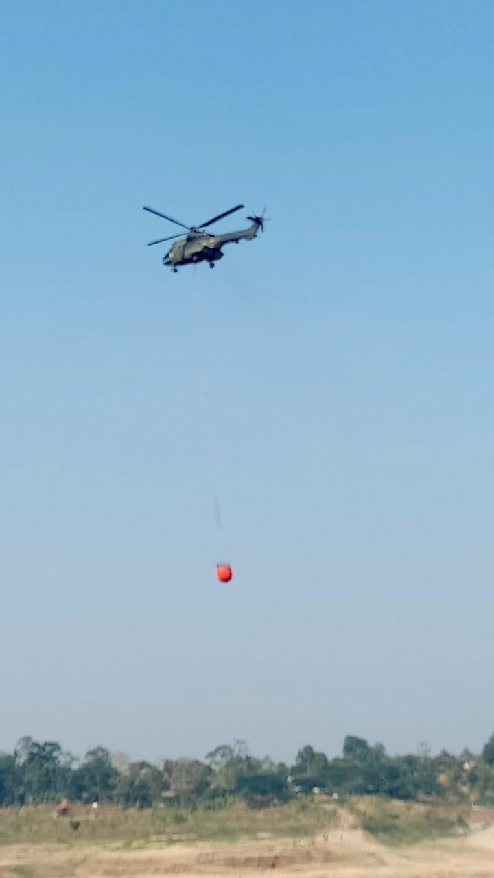 Pemprov Jateng mengerahkan 2 helikopter TNI dan jalur darat untuk padamkan karhutla Gunung Lawu dan Sumbing. Gubernur Ahmad Luthfi Minta Polda usut penyebabnya.