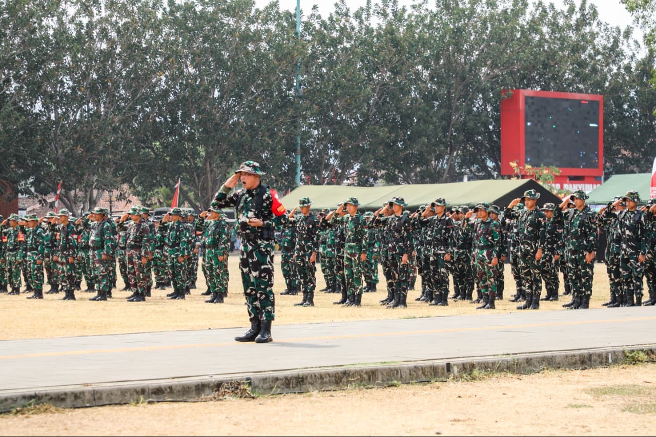 Gubernur Ahmad Luthfi membuka Bakti TNI AD 2026 di Banyumas & Kebumen. Tekankan pentingnya collaborative government untuk kesejahteraan rakyat Jateng.
