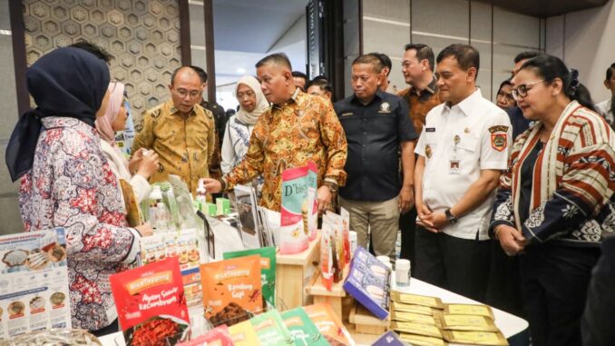 Gubernur Jateng Ahmad Luthfi mendorong 4,2 juta UMKM Jateng naik kelas hingga menembus pasar ekspor melalui program inkubasi, digitalisasi, dan akses KUR. Gubernur Jateng Ahmad Luthfi mendorong 4,2 juta UMKM Jateng naik kelas hingga menembus pasar ekspor melalui program inkubasi, digitalisasi, dan akses KUR.