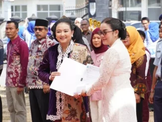 Keraton Surakarta menyerahkan arsip langka Ngupadi Sekar Wijayakusuma di Festival Literasi Cilacap 2026.