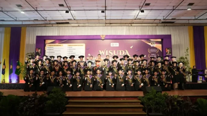 Sebanyak 56 mahasiswa Beasiswa Sleman Pintar resmi diwisuda di Universitas Amikom Yogyakarta. Program Pemkab Sleman ini terbukti sukses cetak lulusan mandiri.