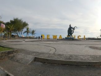 Jelajahi keindahan Pantai Jatimalang Purworejo, mulai dari daya tarik patung ikonik, harga tiket masuk terjangkau, fasilitas lengkap, hingga wisata kuliner seafood.